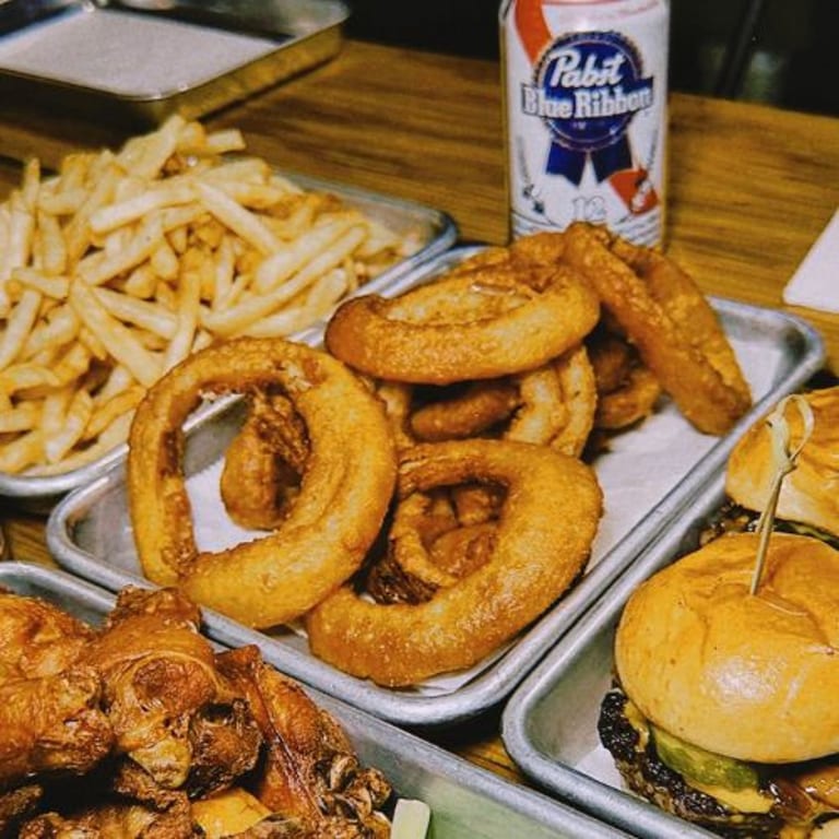 Crunchy Onion Rings: A Bar & Grill Favorite